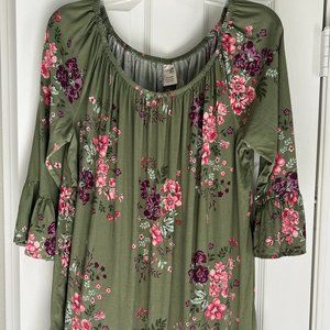 So Cute Top!   by terra&sky   Flowy Top with Bell Sleeves  14W  Rayon